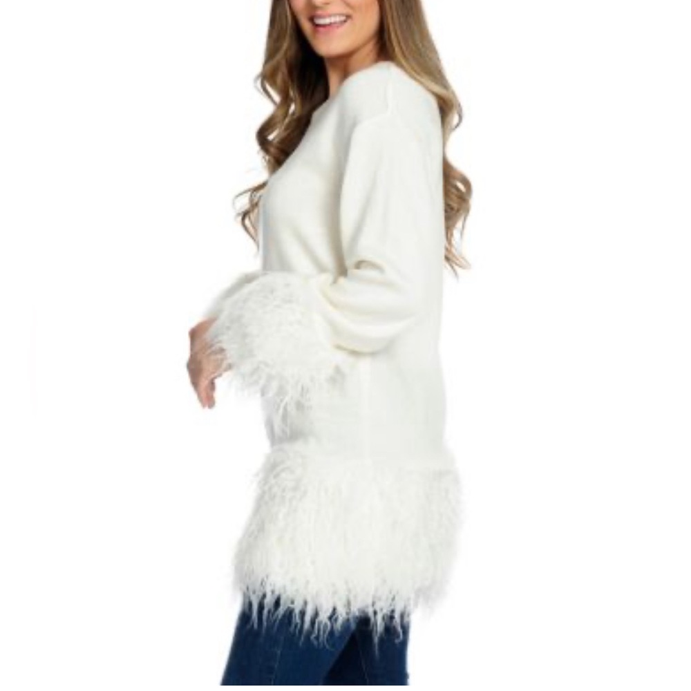 Mod|x Knit Long Sleeve Scoop Neck NWOT
Faux Fur, Trimmed Sweater Size  XS